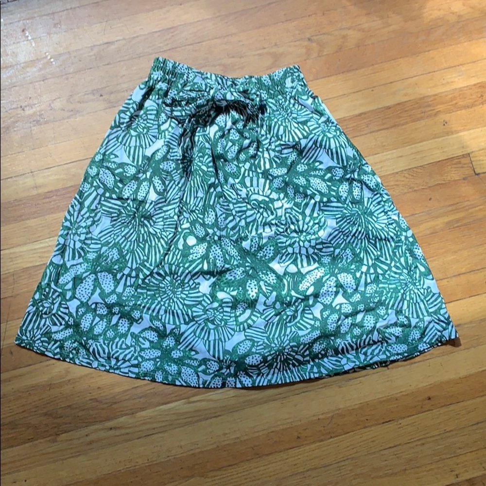 H&M green + white patterned skirt